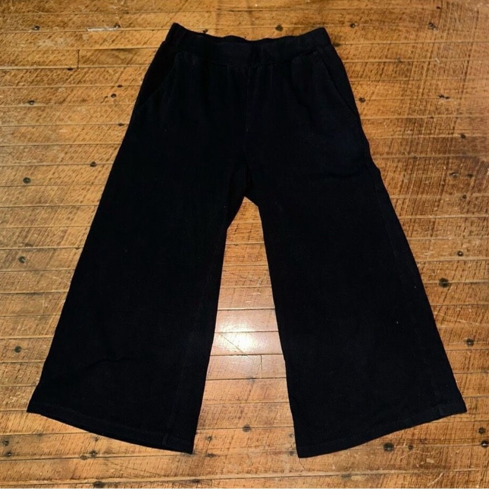 Eileen Fisher //  Wide-Leg Cropped Pant